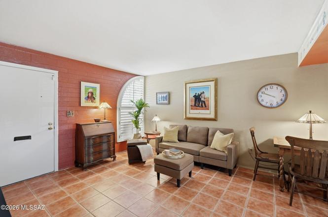 386 S La Canada Dr Unit C