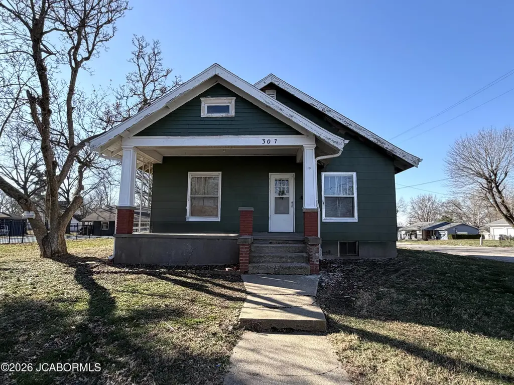 307 W Russell St