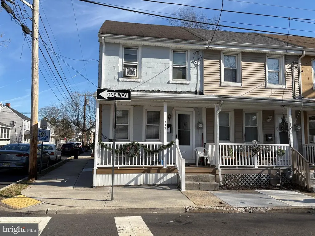 319 Borden St