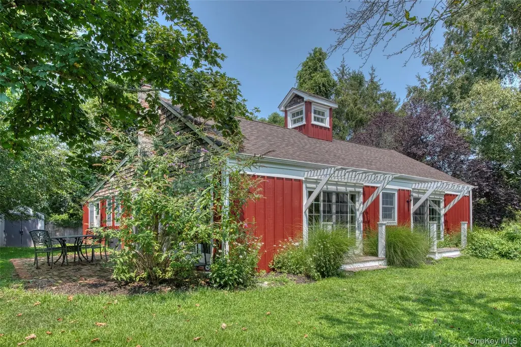 65 Ryder Farm Ln