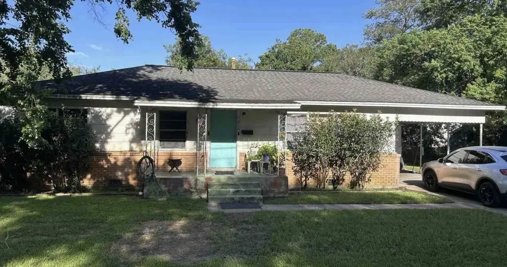 2616 Elm Ave