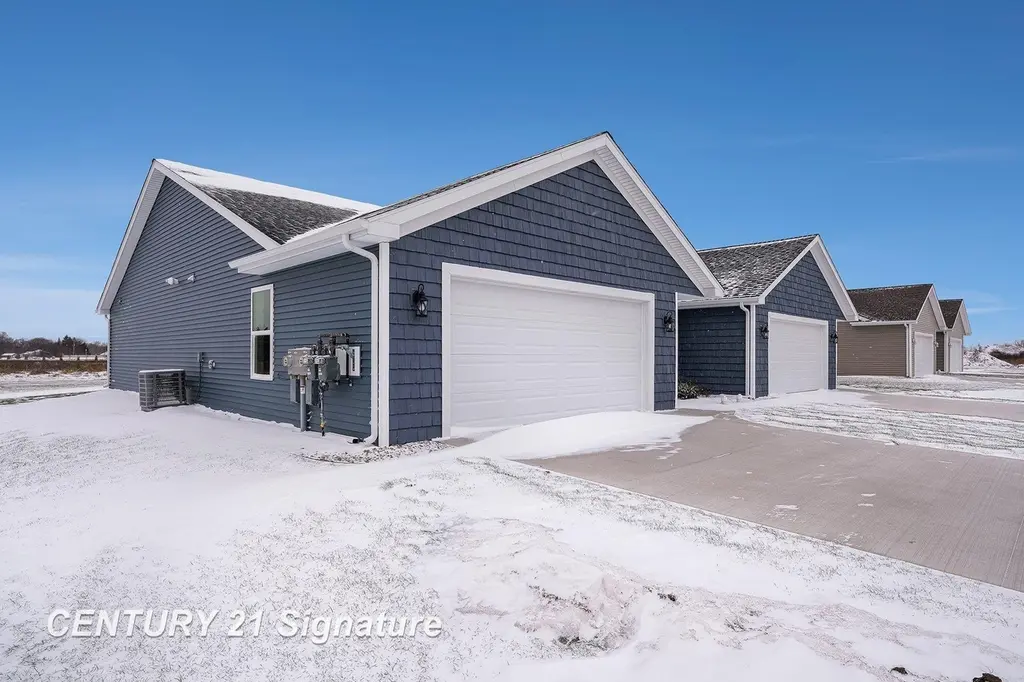 8487 N River Rock Dr