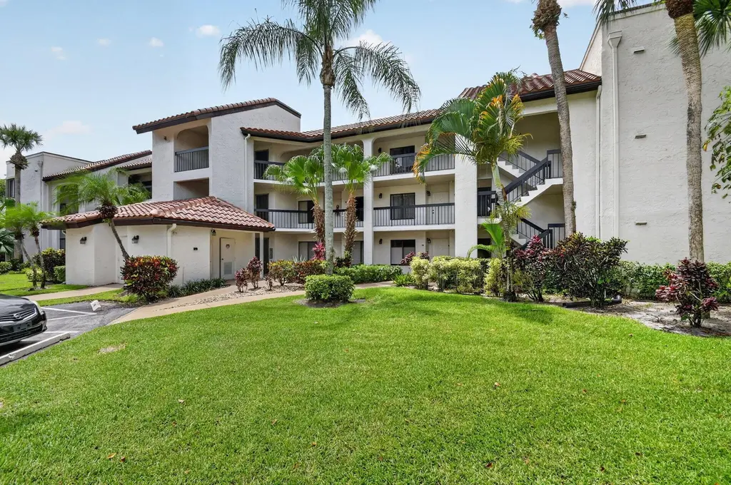 10173 Mangrove Dr #204