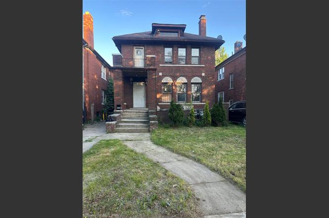 4353 W Buena Vista St