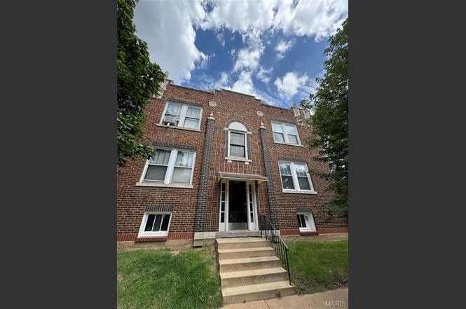 4048 Giles Ave