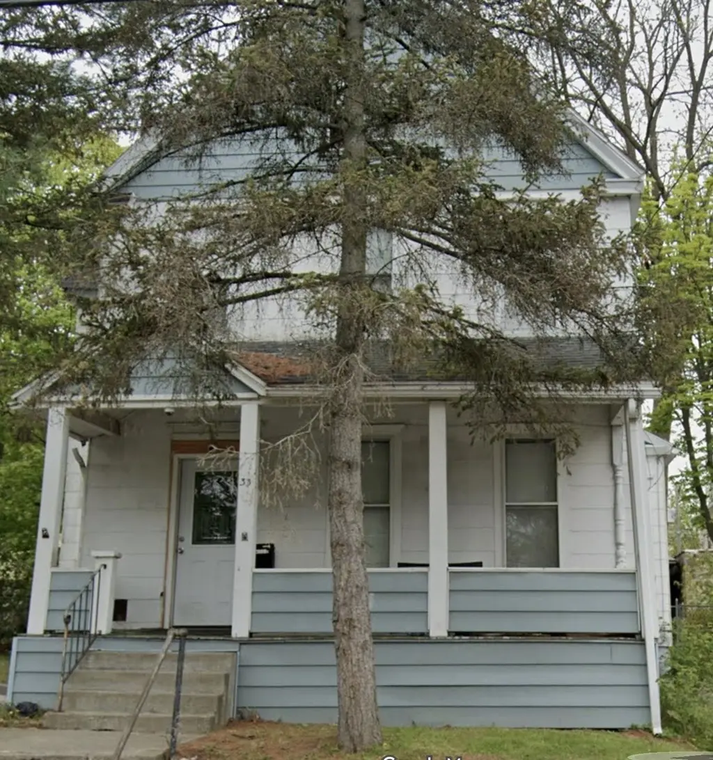 33 St John Ave