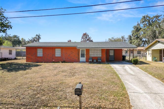 955 E Tee Cir