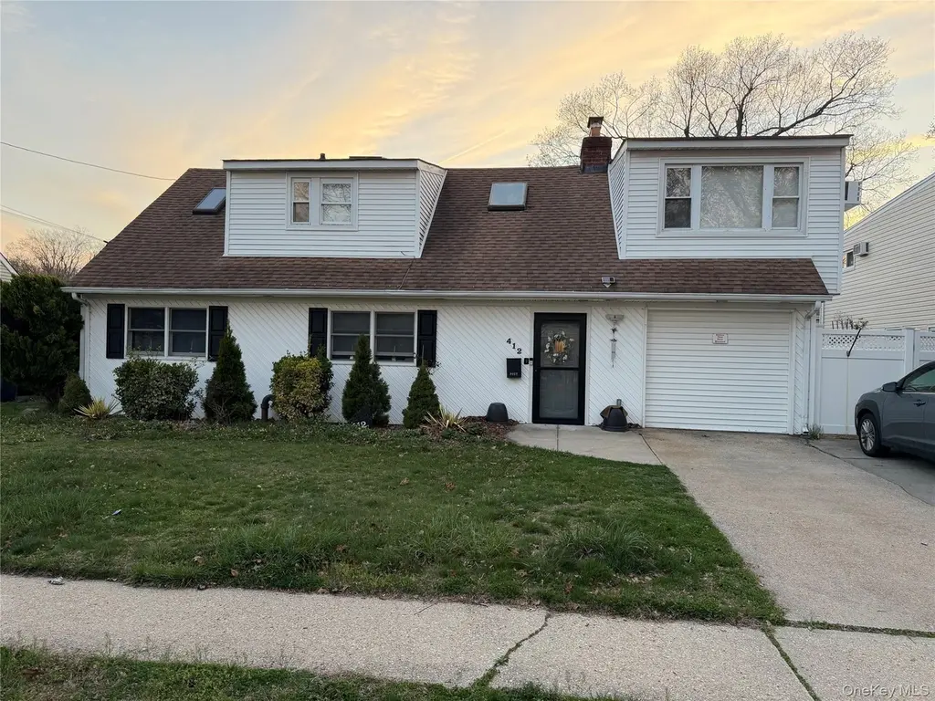 412 Seaford Ave
