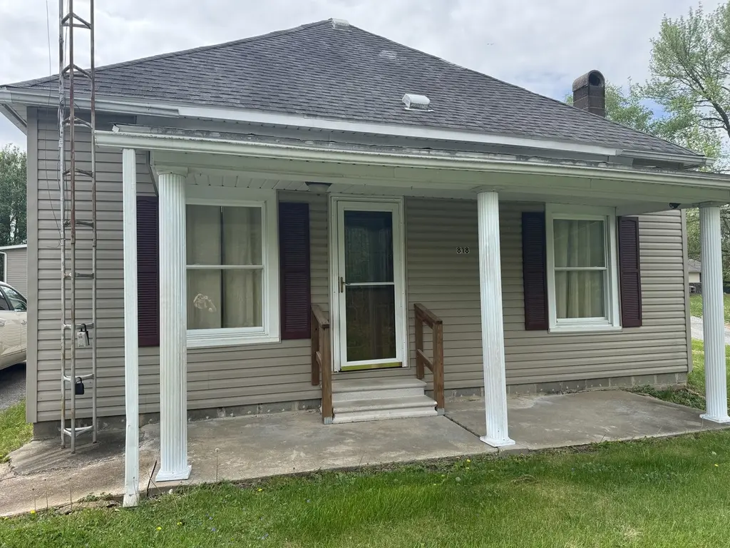 818 E Belleville Ave