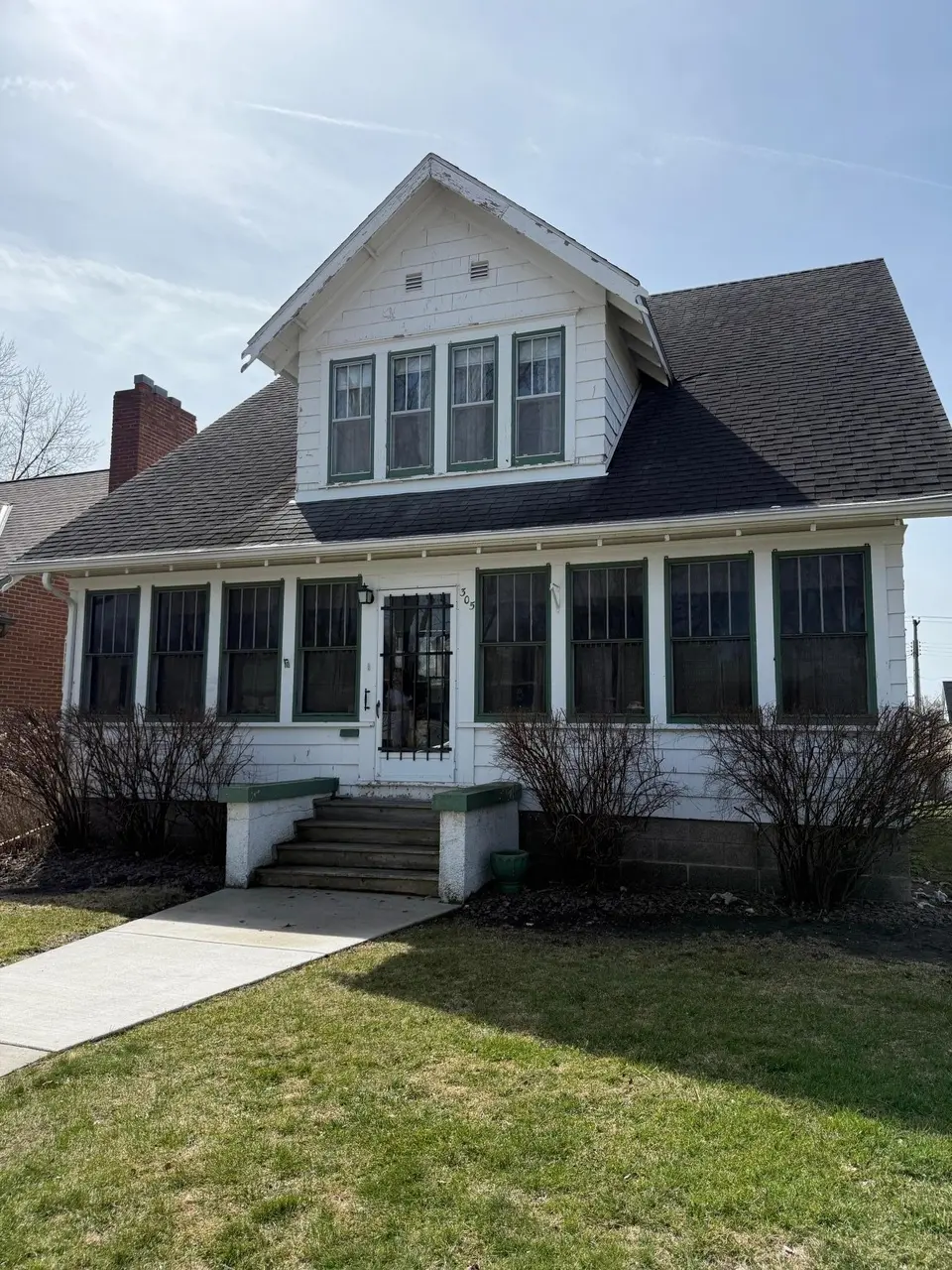305 Summit St SE
