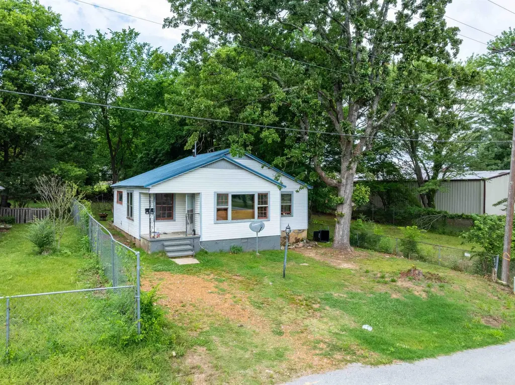 1525 Grays Ave
