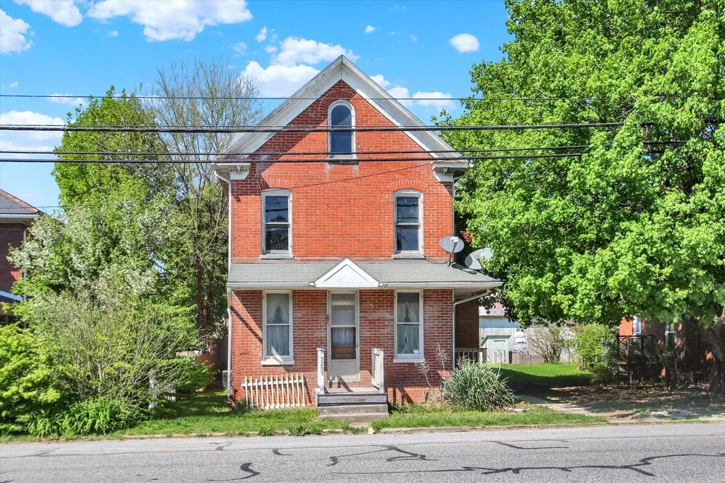 5255 Lincoln Hwy W