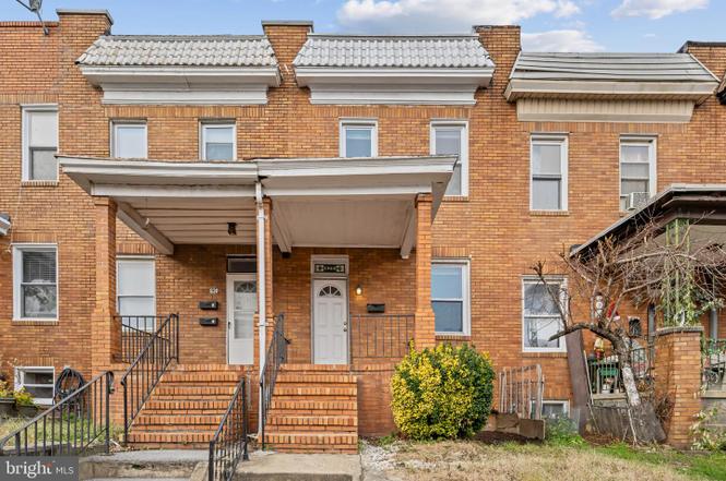 628 Savage St S