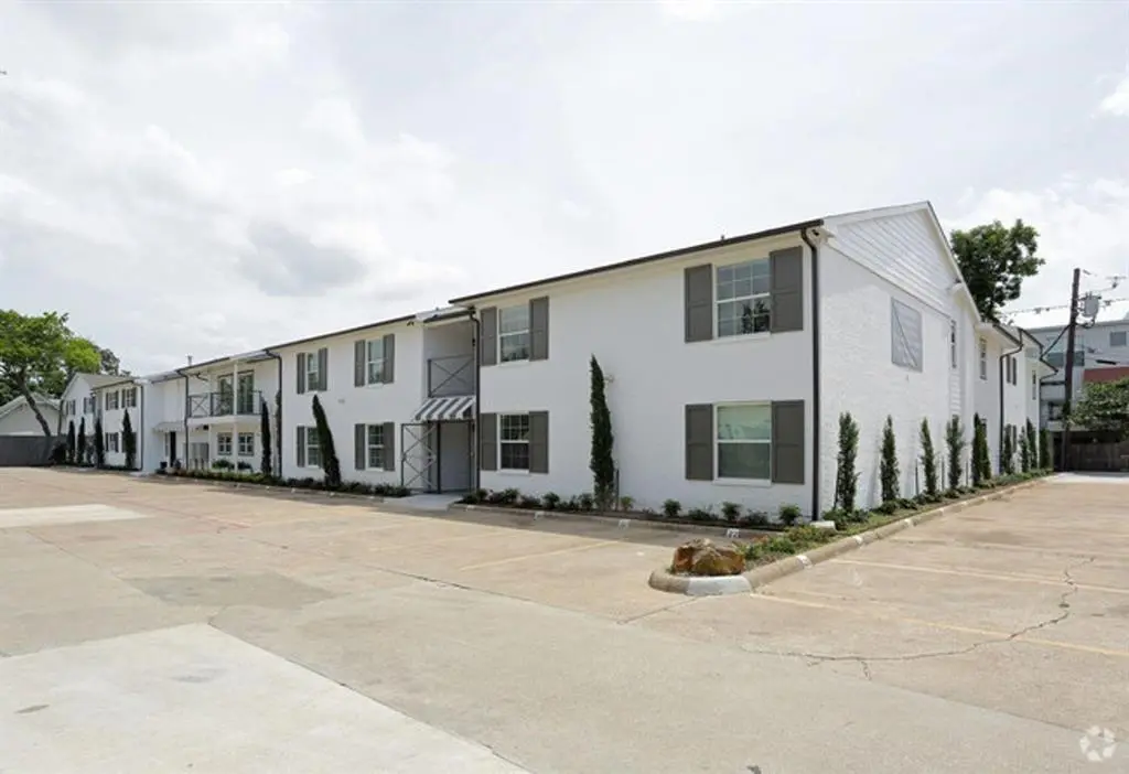 4633 Fairmount St #207