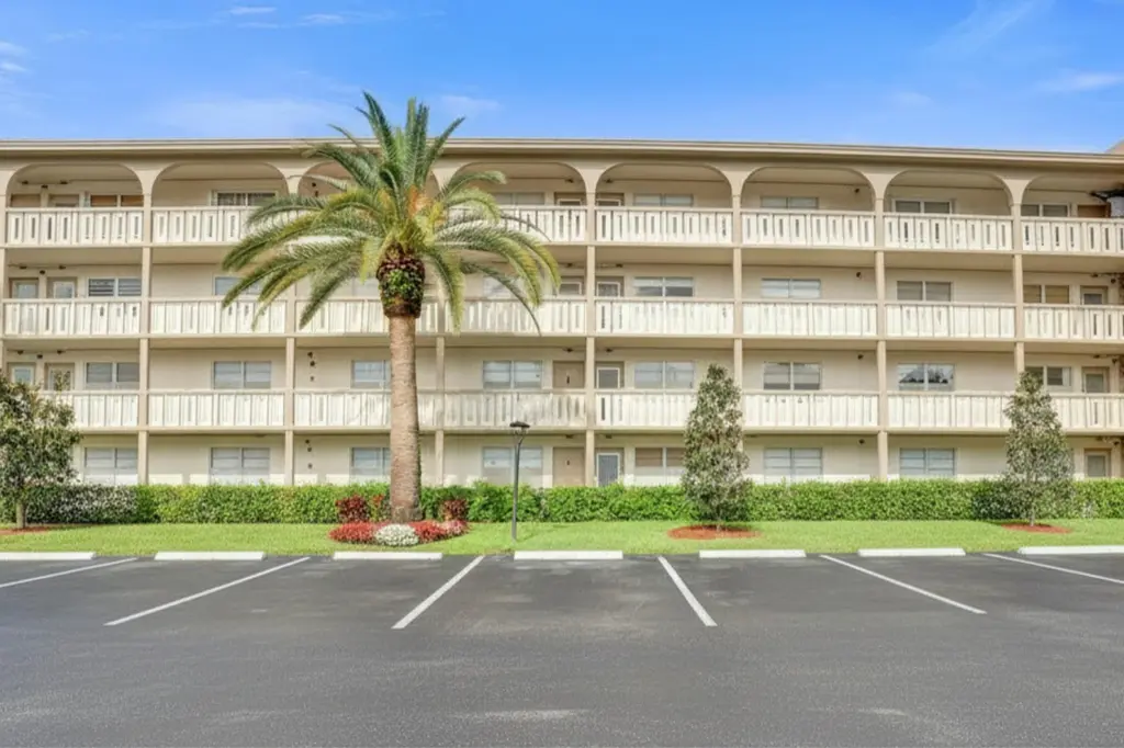 2303 Lucaya Ln Unit E1