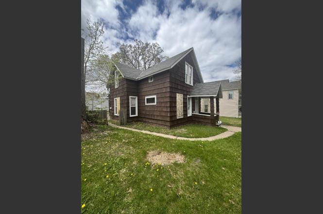981 Burr St