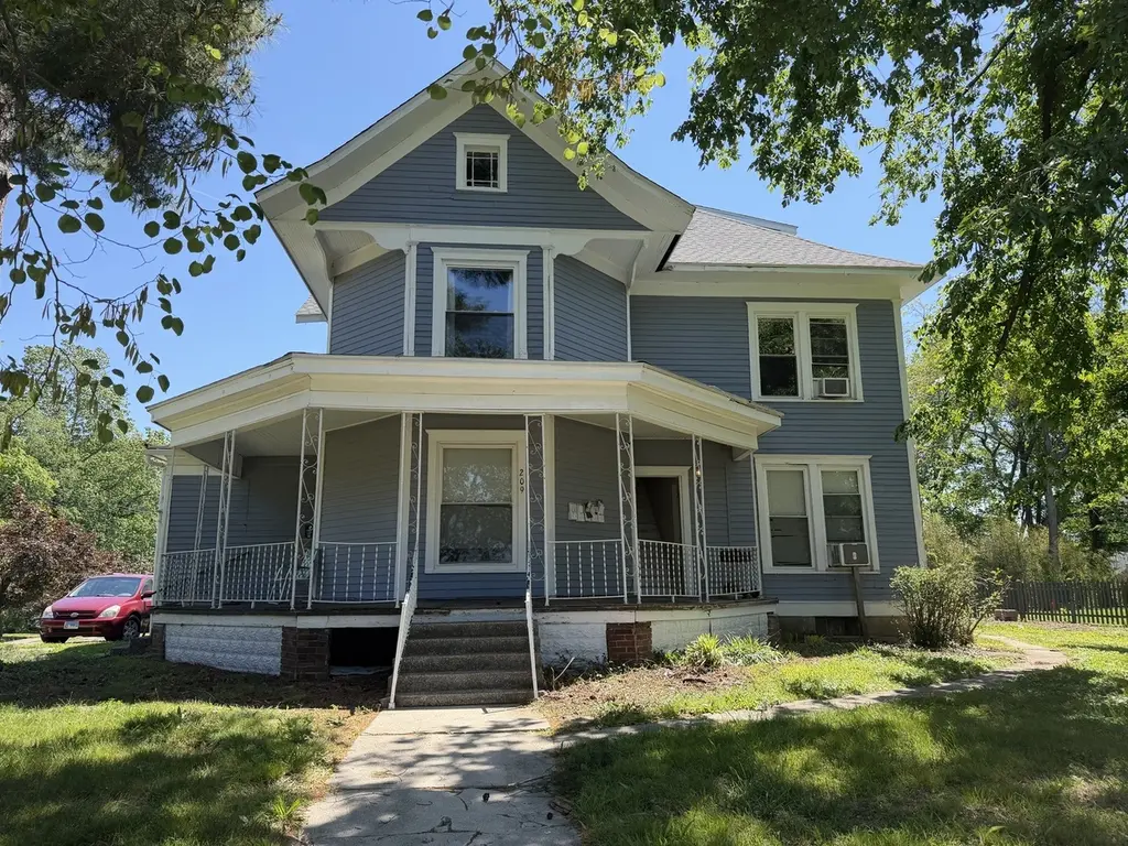 209 N Springer St