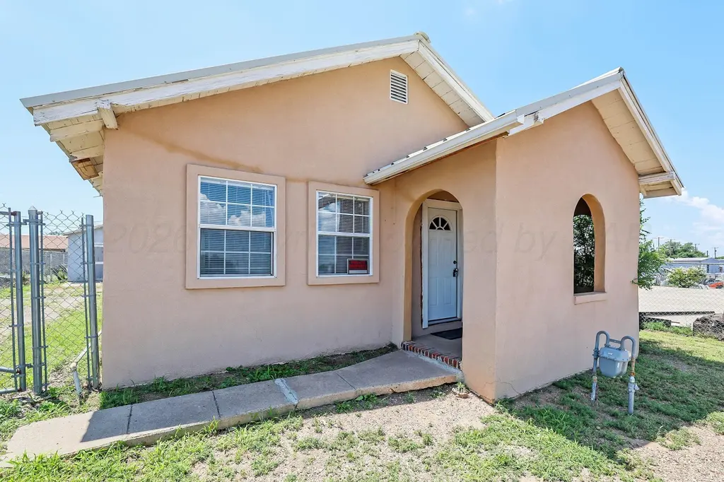 2407 W Amarillo Blvd
