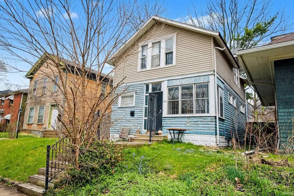 744 Portage Ave