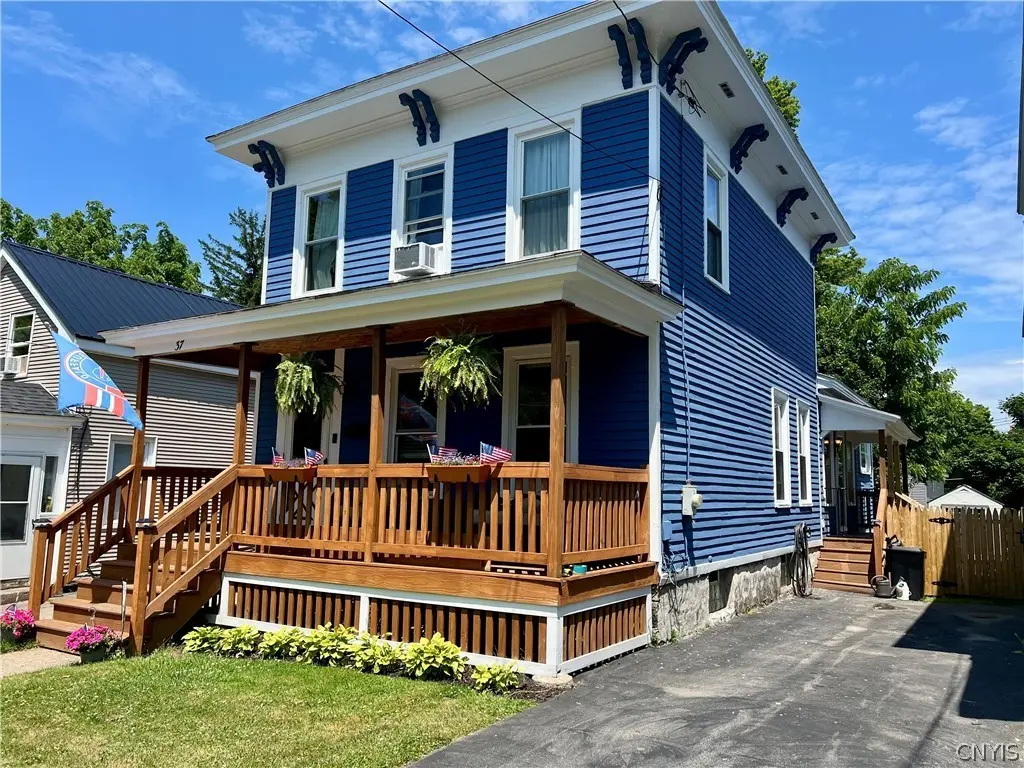 37 SW 9th St
