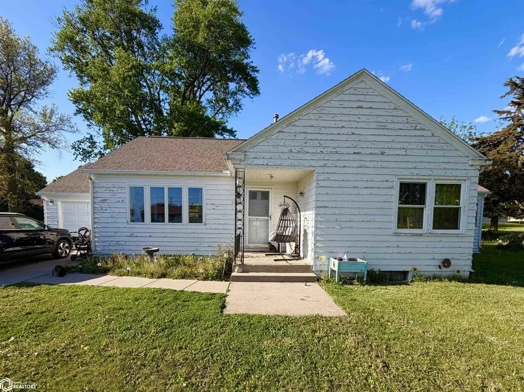 210 W Cedar St
