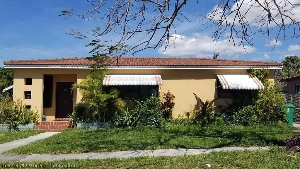 4801 NW 5th St