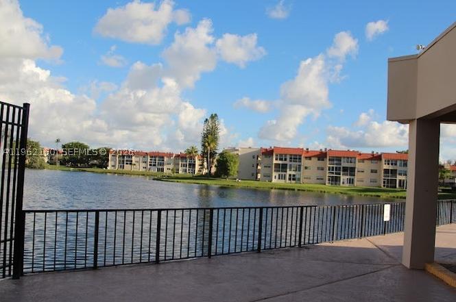 8000 N Sunrise Lakes Dr #309