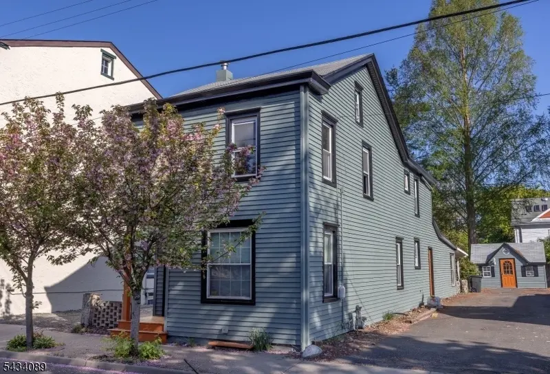 46 Delevan St