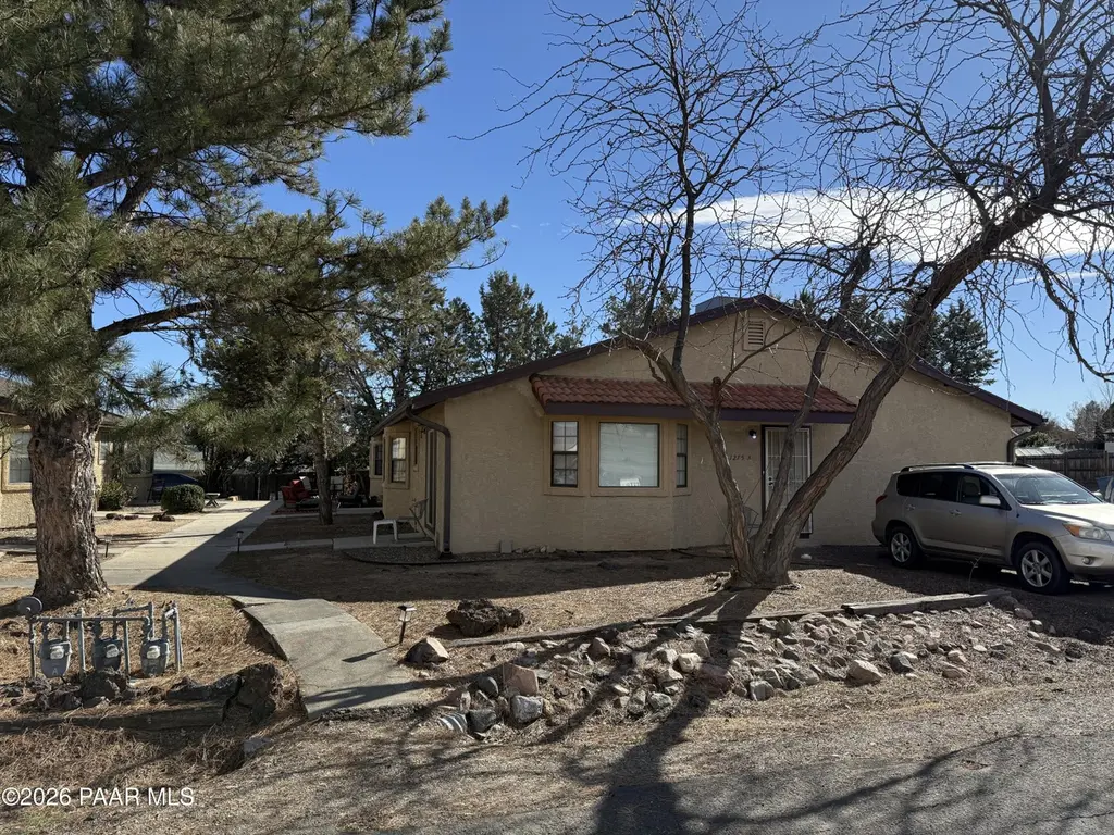 1275 N Tapadero Dr