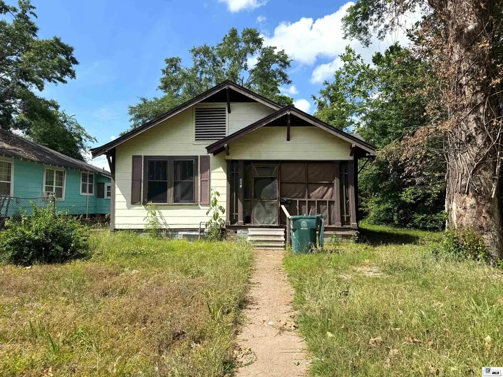 223 Pear St
