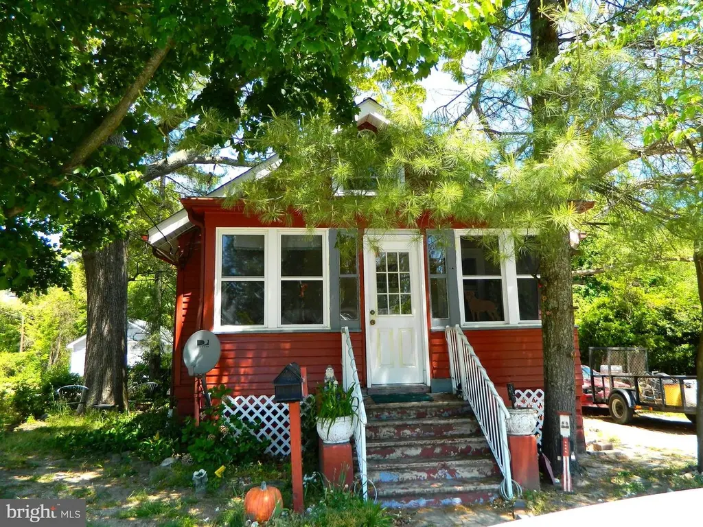 125 E Revere Ave