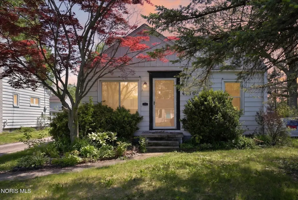 4136 Rohr Dr