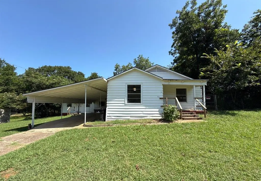 711 Dubois St