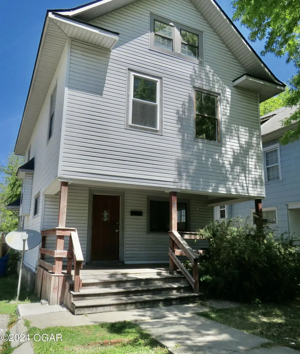 811 W 6th St