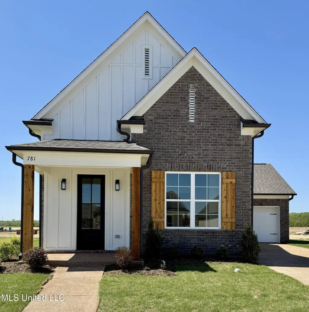 902 Coahoma Ct