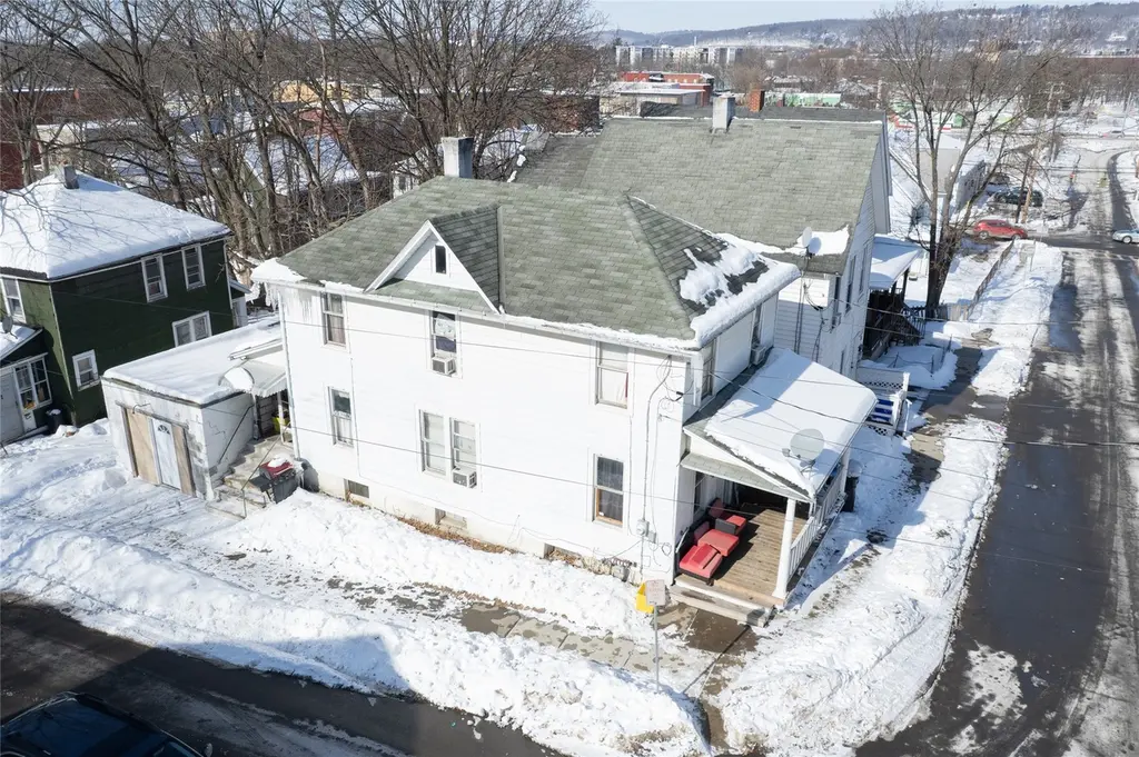 40 Mary St