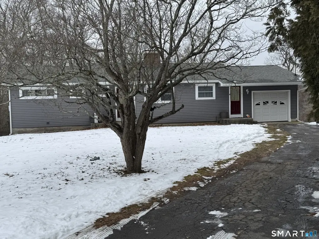9 Oakridge Dr