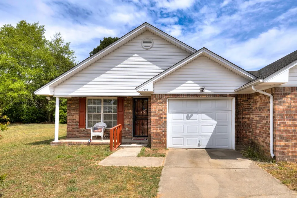 1995 Essex Dr