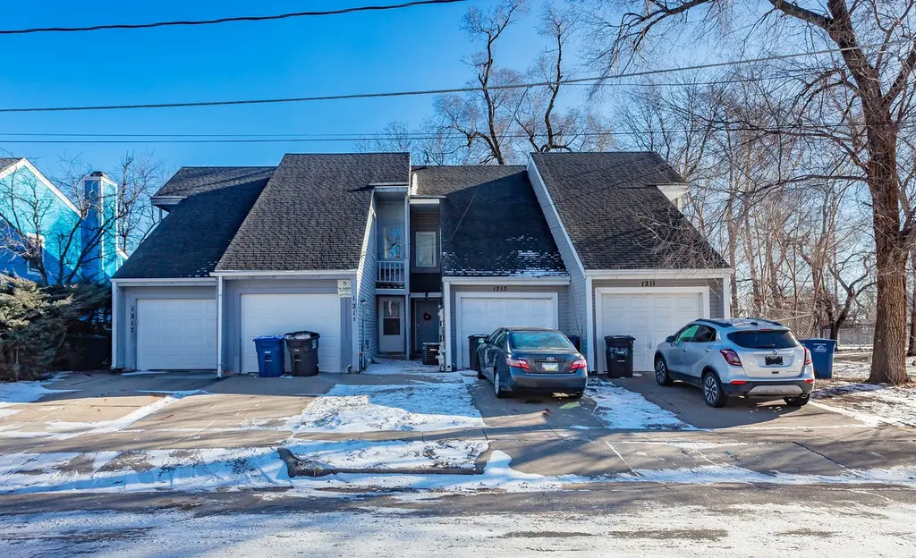 1213 Sampson St