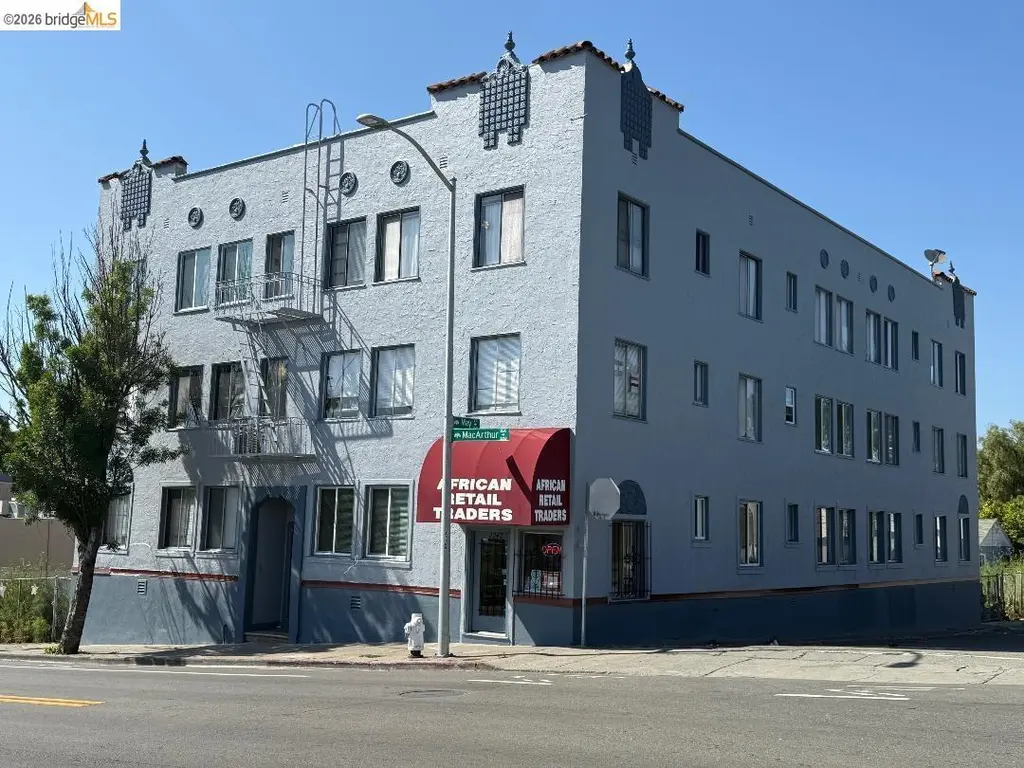 2240 Macarthur Blvd