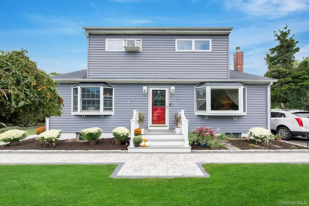 70 Fanning Ave
