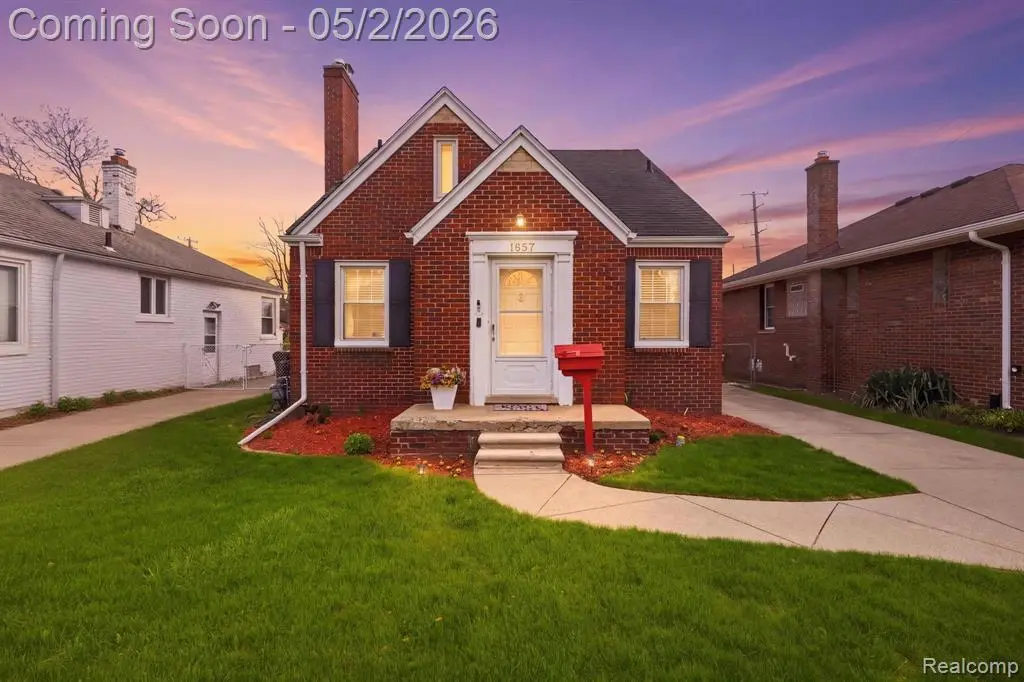 1857 Roslyn Rd
