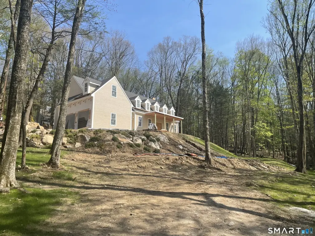 11 Evergreen Dr
