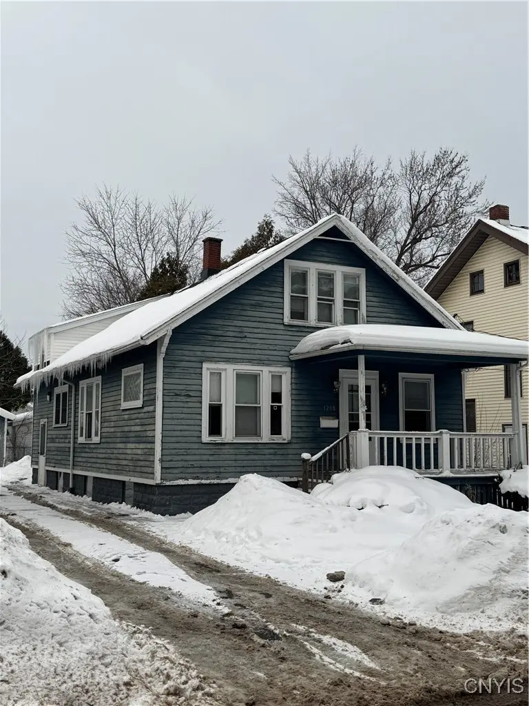 1208 Churchill Ave