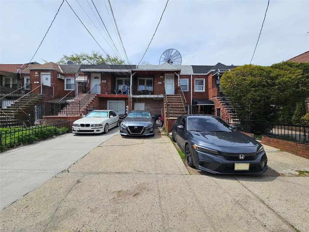 2048 E 53rd Pl