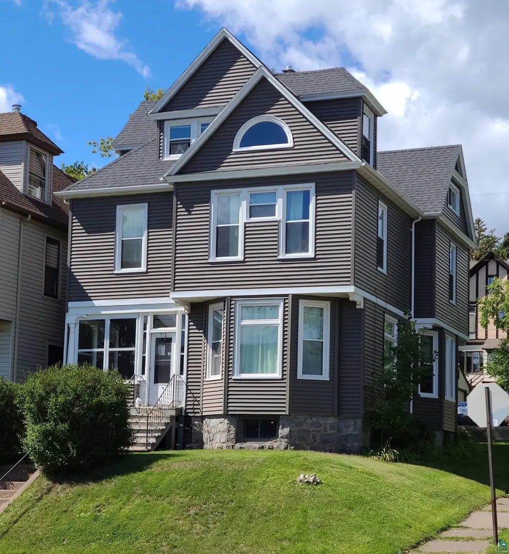 1931 E Superior St