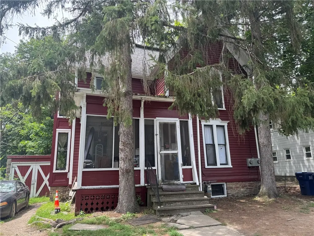 7 Spring St