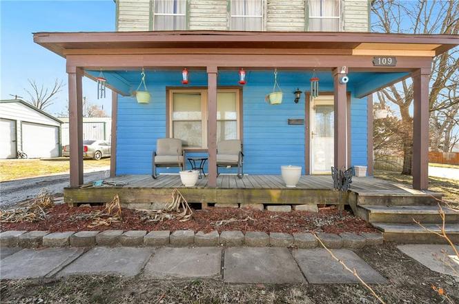 109 W Miami St NE