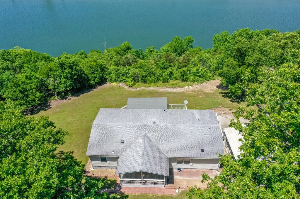 1322 Lakeway Rd