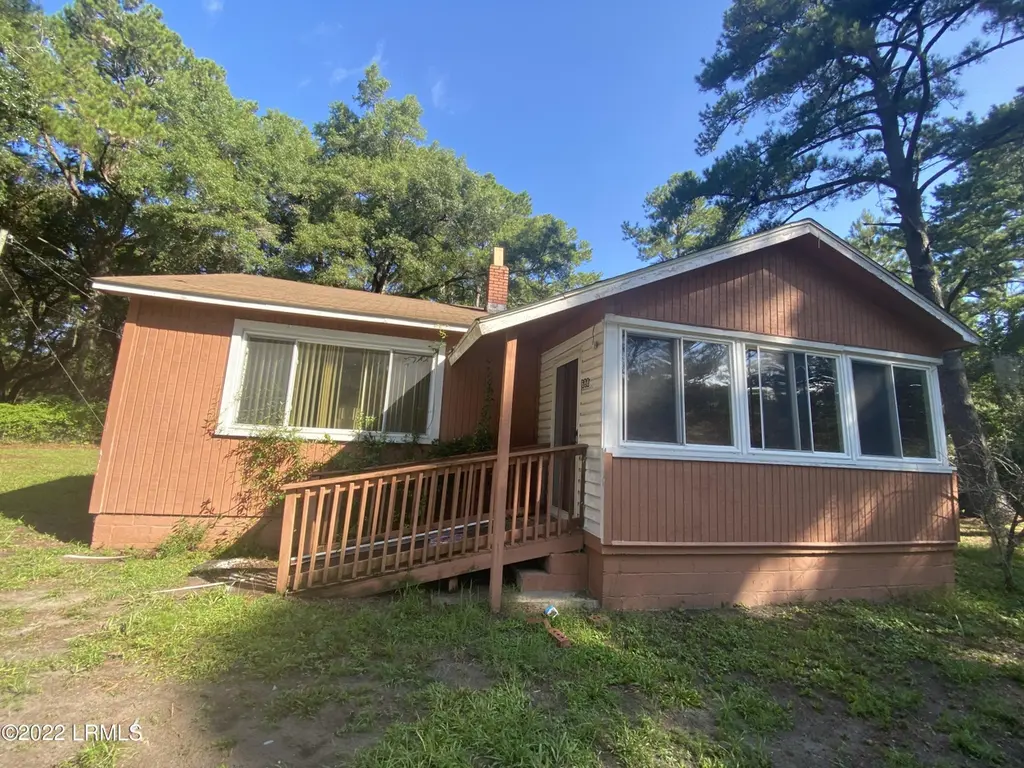 698 Seaside Rd